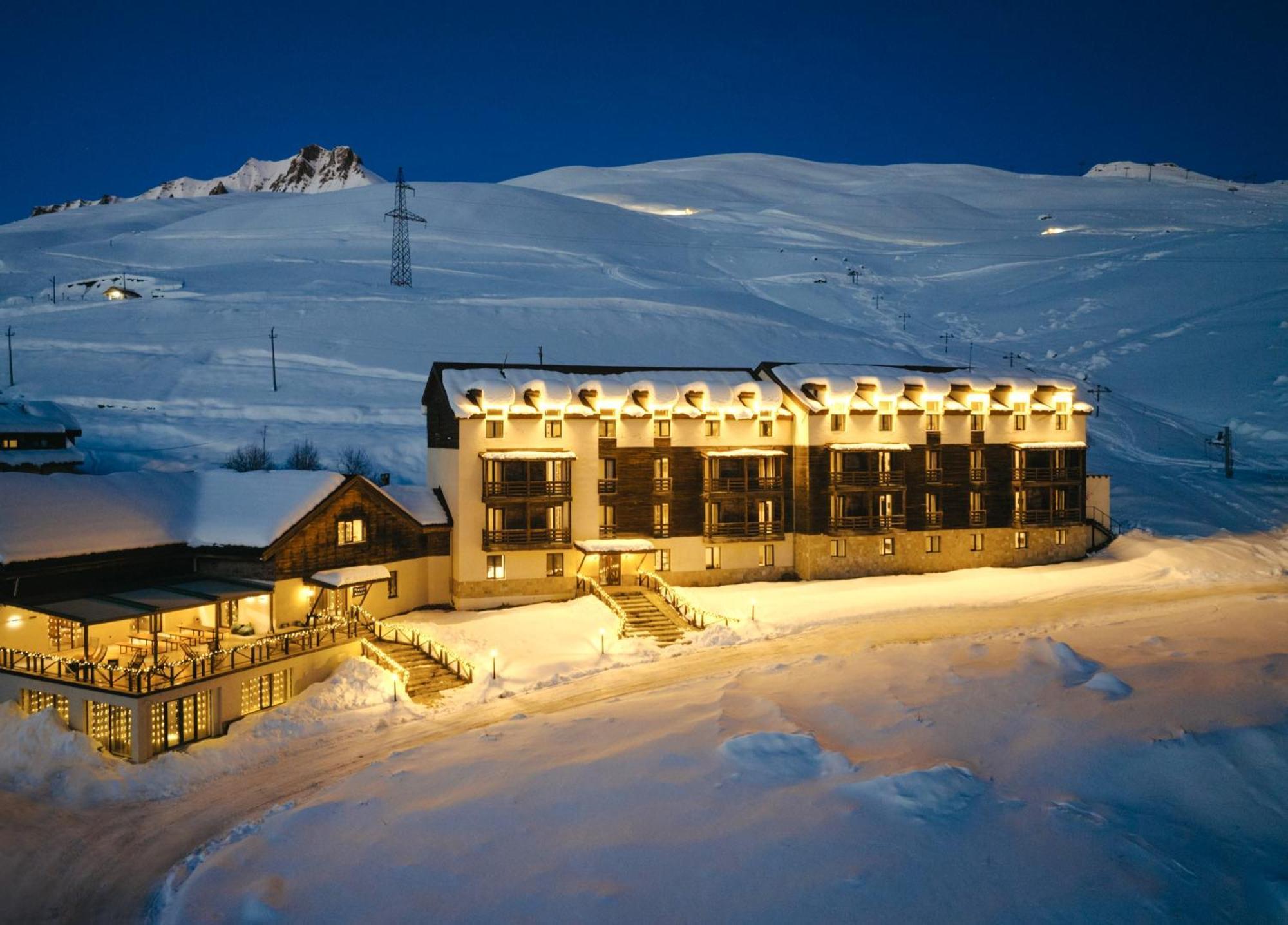 Alpina Hotel Gudauri Exterior photo